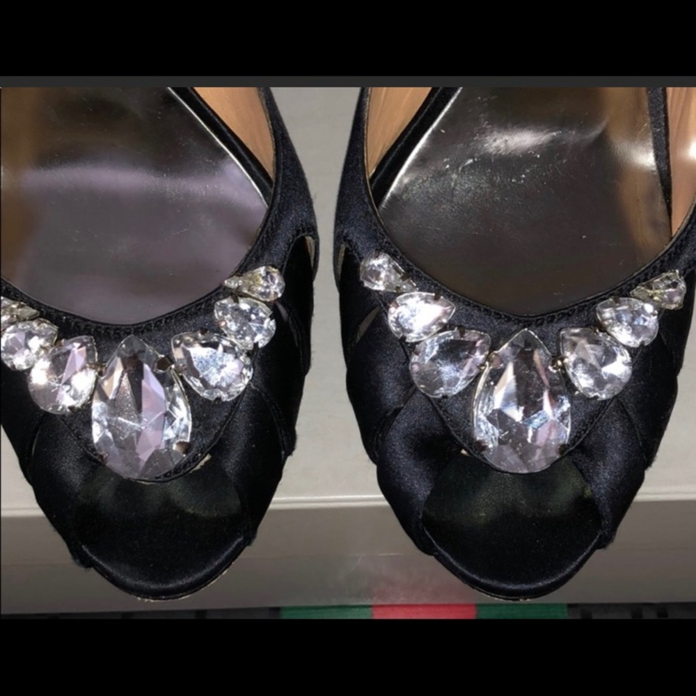Stunning Badgley Mischka pumps
Size 7.5